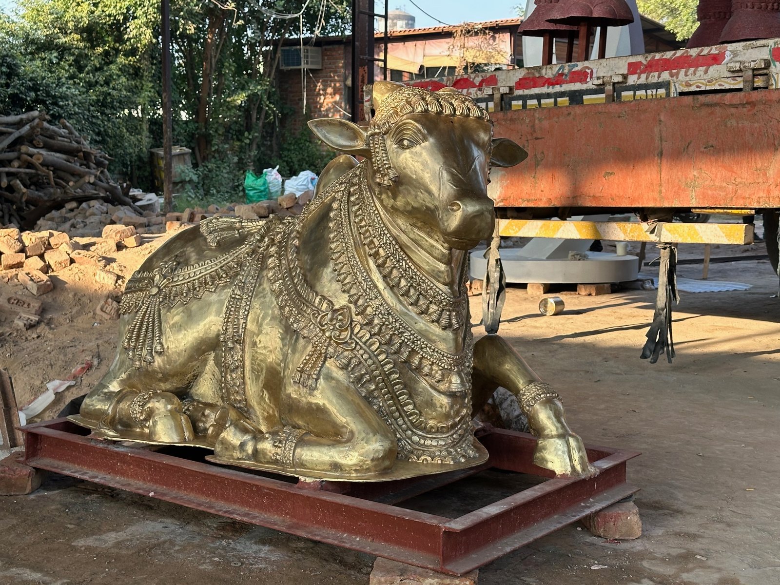 brass statue artist